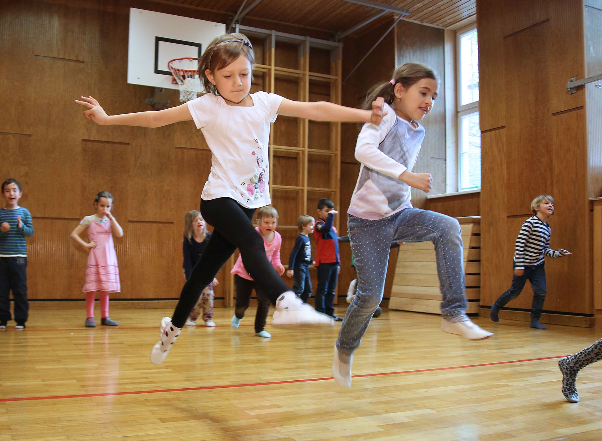 Elemu Unterricht In Wiener Volksschule Kombiniert Singen Und Musizieren