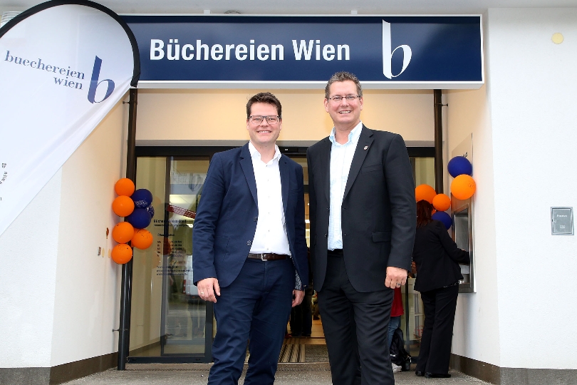 Bildungsstadtrat Jürgen Czernohorszky und Bezirksvorsteher Georg Papai eröffnen die neue Bücherei Weisselbad in Floridsdorf.