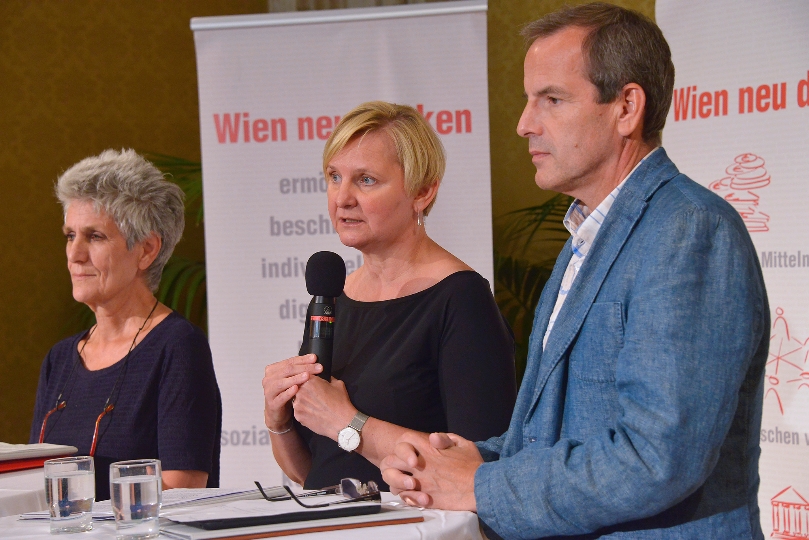 v.li.n.re. GRin Birgit Meinhard – Schiebel, StRin Sandra Frauenberger, Christian Meidlinger (VS Younion)