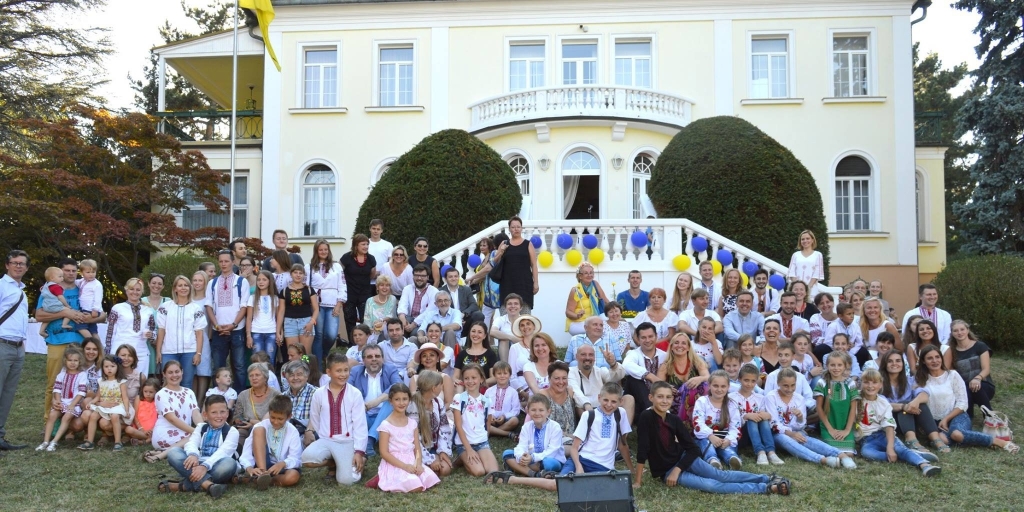 Ukrainische Waisenkinder zu Besuch in der ukrainischen Botschaft in der Naaffgasse in Wien Währing.