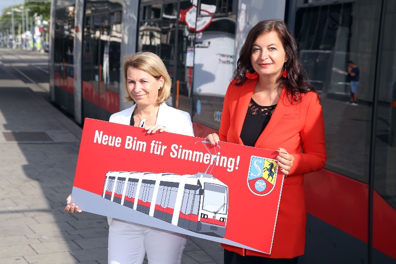 Fototermin "Neue Bim für Simmering" mit Öffi-Stadträtin Ulli Sima und der Wiener Linien Geschäftsführerin, Alexandra Reinagl bei der Endstelle Simmering.