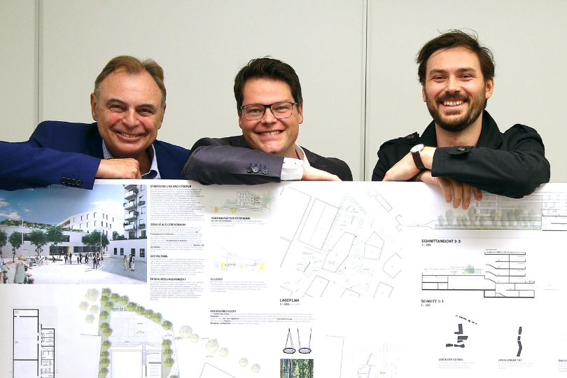 Gesiba-Chef Ewald Kirschner, Stadtrat Jürgen Czernohorszky und Architekt Eldin Kabaklija mit den Plänen für die neue Schule.