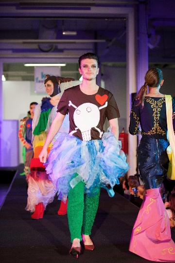 Farbenfroh und kreativ waren die Entwürfe der jungen DesignerInnen bei der Modeschau „Kids in Fashion“.