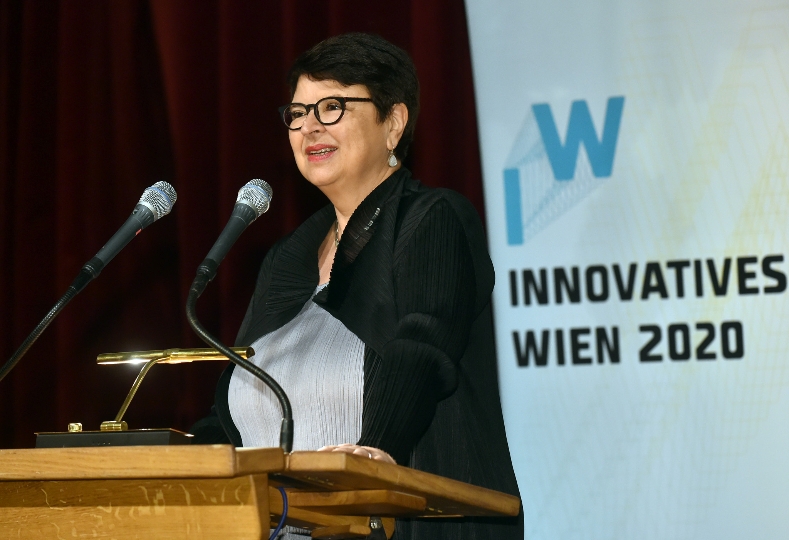 Wirtschaftsstadträtin Renate Brauner bei der Eröffnungsrede zur dritten Wiener Innovationskonferenz „Wenn Fehler Früchte tragen“ im Festsaal des Wiener Rathauses.