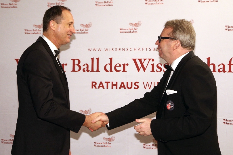 Bürgermeister Dr. Michael Häupl, StR. Michael Ludwig und StR. Andreas Mailath-Pokorny besuchen den Wiener Ball der Wissenschaften im Rathaus.