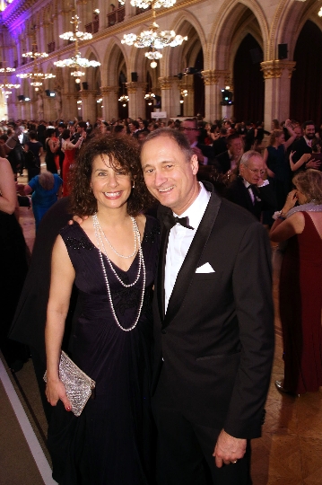 Stadtrat Andreas Mailath-Pokorny und seine Frau Sonja Kato-Mailath-Pokorny besuchen den Wiener Ball der Wissenschaften 2018 im Wiener Rathaus.