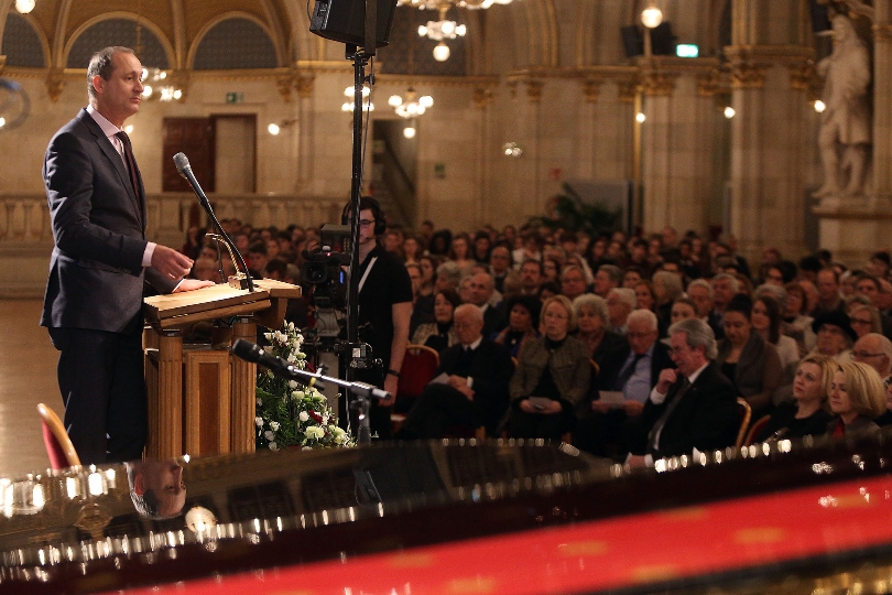 Bundespräsident Alexander Van der Bellen und Stadtrat Andreas Mailath-Pokorny nahmen an der Generalversammlung Yad Vashem am 1. März 2018 im Wiener Rathaus teil.