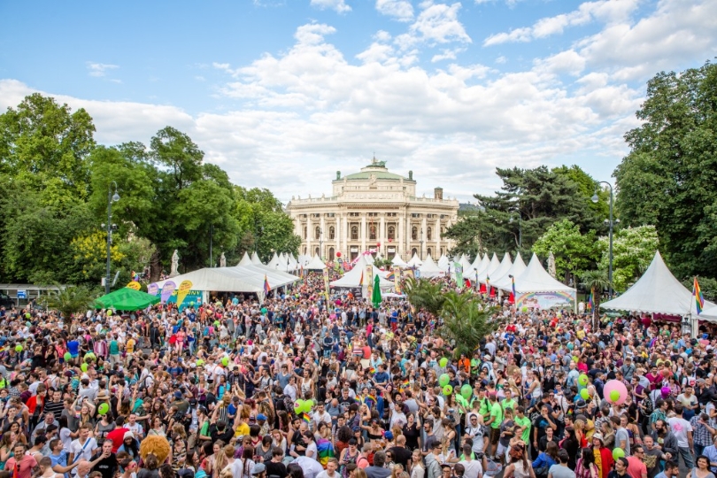 2019 wird das Pride Village, wie vergangenes Jahr, auch bei EuroPride wieder am Rathausplatz stattfinden.