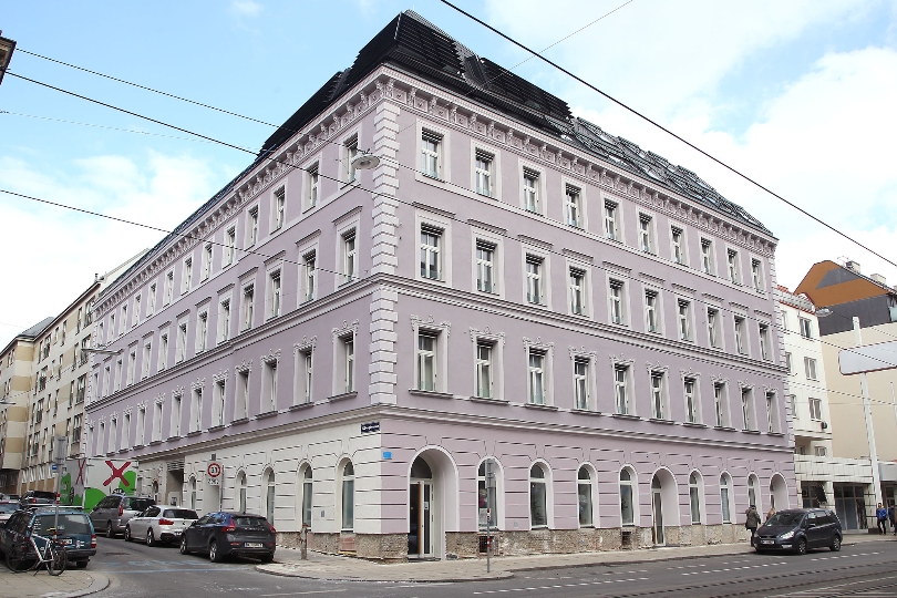 Das Gründerzeitgebäude an der Oberen Mariahilfer Straße 182 präsentiert sich nach seiner umfassenden Sanierung in neuem Glanz