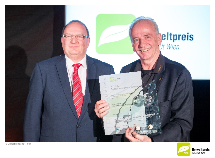 Wiener Umweltpreis 2018: Reparatur- und Service-Zentrum R.U.S.Z. v.l.n.r.: Willibald Steinkellner (AK Vizepräsident), Sepp Eisenriegler (R.U.S.Z.)