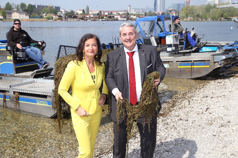 StRin Ulli Sima und Bezirksvorsteher Ernst Nevrivy präsentierten heute die Pläne für das neue "Mähmanagment neu" auf der Alten Donau.