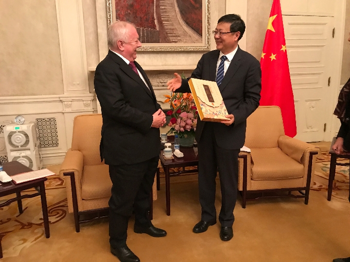 Bürgermeister Michael Häupl und sein Amtskollege aus Beijing, CHEN Jining.