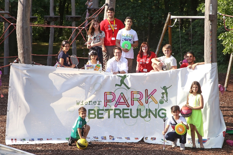 In rund 180 Parks, Sportanlagen und Indoor-Lokalen bietet die Wiener Parkbetreuung ein buntes Programm für Kinder und Jugendliche.