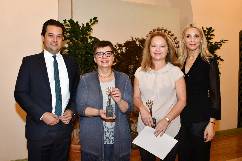 Vizebürgermeister Dominik Nepp, die Ausgezeichneten Madeleine Petrovic, Brigitte Cocyan und Laudatorin Philippa Strache