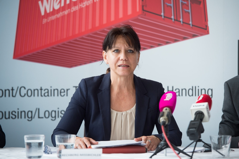 Pressekonferenz zur Hafen Bilanz mit Doris RECHBERG-MISSBICHLER, interim. Geschäftsführerin Wien Holding,