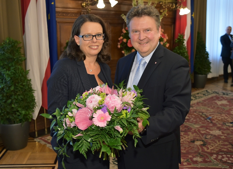 Die neue Leiterin des Präsidialbüros Dr.in Cordula Donner und Bürgermeister Dr. Michael Ludwig.