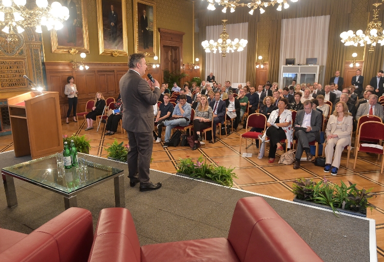 Bürgermeister Ludwig eröffnet die Konferenz "Europa der Städte" im Rathaus.