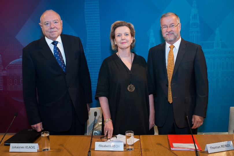 Von links nach rechts: Der Vorsitzende-Stellvertreter Dr. Johannes F. Klackl, die UK-Vorsitzende Dr. Elisabeth Rech, der Erste Vorsitzende des Wiener Gemeinderats Mag. Thomas Reindl.