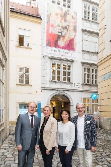 v.l.n.r. Gerhard Vitek (Geschäftsführer Mozarthaus Vienna), Daniela Grill (KULTURFORMAT Geschäftsführerin), Doris Rechberg-Missbichler (Wien Holding-Geschäftsführerin), Peter Baldinger (Künstler)