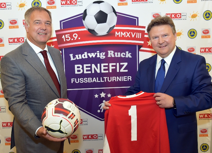 Kick-Off für das Benefiz-Fußballturnier von Bgm. Michael Ludwig (re.) und WKW-Wien-Präsident Walter Ruck.
