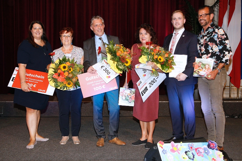 Frauen- und Wohnbaustadträtin Kathrin Gaal gratulierte den glücklichen GewinnerInnen.