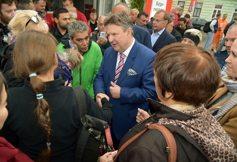 Der Hannovermarkt in der Brigittenau wurde gestern, Mittwoch, beim ersten Bürgermeistertag zum Open-Air-Sprechzimmer und Büro des Stadtchefs.