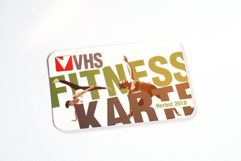 Mit der VHS Fitnesskarte kann man wienweit rund 400 Bewegungskurse besuchen.