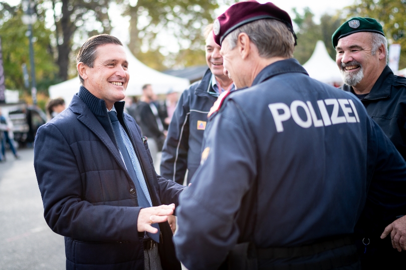 StR Peter Hanke bescuht das Wiener Sicherheitsfest
