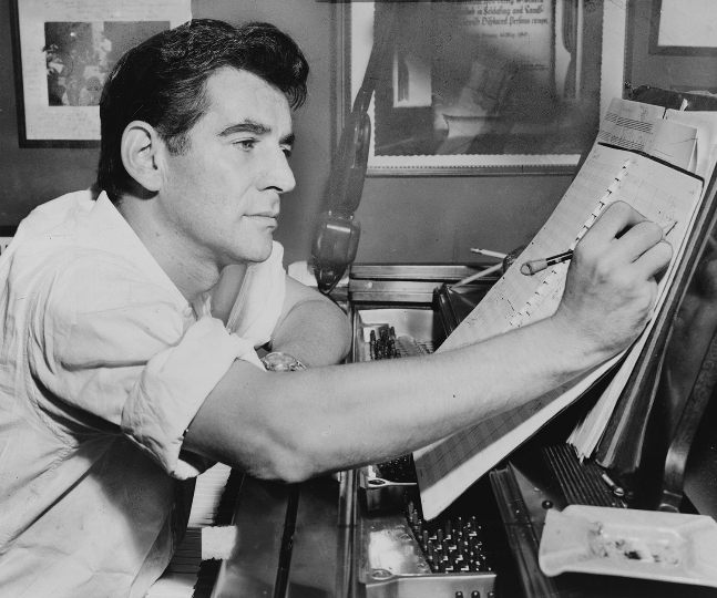 Leonard Bernstein in einer Aufnahme aus dem Jahr 1955