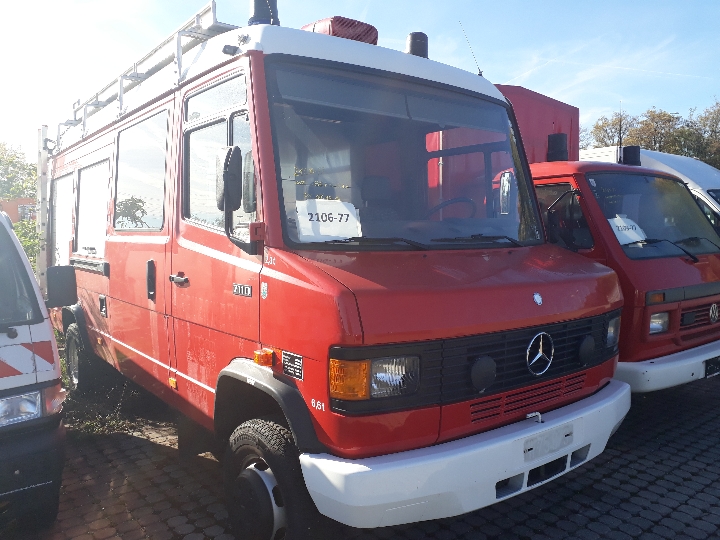 Als Besonderheit steht heuer dieses Feuerwehrauto, ein Mercedes Benz 711D/37, Baujahr 1988, zum Verkauf.