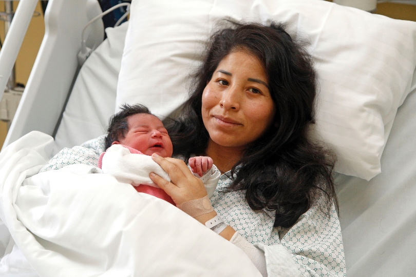 KAV Neujahrsbaby Chiara mit Mutter