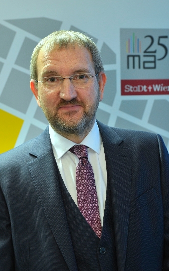 Ing. Otto Eckl, neuer Abteilungsleiter der MA 25 (Stadterneuerung und Prüfstelle für Wohnhäuser)