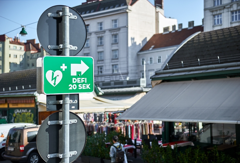 Das neue Gewista-Schilderleitsystem auf den Wiener Märkten bringt einen schnell zum nächsten Defi