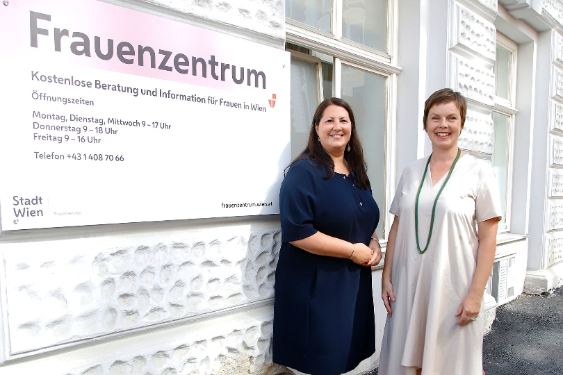 Frauenstadträtin Kathrin Gaal und Gemeinderätin Barbara Huemer eröffneten das neue Stadt Wien Frauenzentrum in der City.