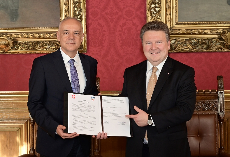 Bürgermeister Zoran Radojčić (li.) aus Belgrad und Wiens Bürgermeister Michael Ludwig unterzeichneten ein Städte-Kooperationsabkommen.