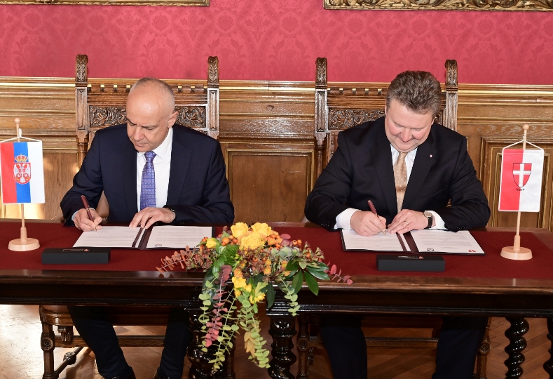 Bürgermeister Zoran Radojčić (li.) aus Belgrad und Wiens Bürgermeister Michael Ludwig unterzeichneten ein Städte-Kooperationsabkommen.