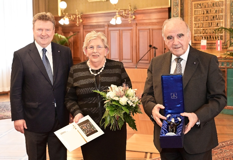Der Präsident der Republik Malta, George Vella, hat sich ins Goldene Buch der Stadt Wien eingetragen. Bürgermeister Michael Ludwig empfing den Präsidenten, der von seiner Gattin begleitet wurde, im Rathaus.