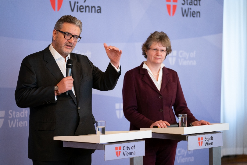 Gesundheitsstadtrat Peter Hacker und die stellvertretende Landessanitätsdirektorin Dr.in Ursula Karnthaler.