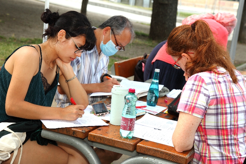 Deutsch lernen in Wiener Parks mit den Wiener Volkshochschulen