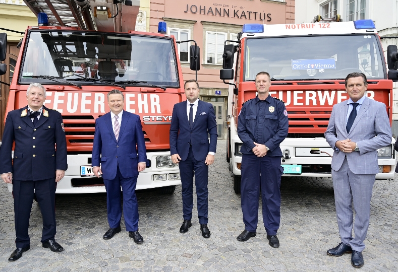 Drei Feuerwehrfahrzeuge für Sarajewo - Presse-Service