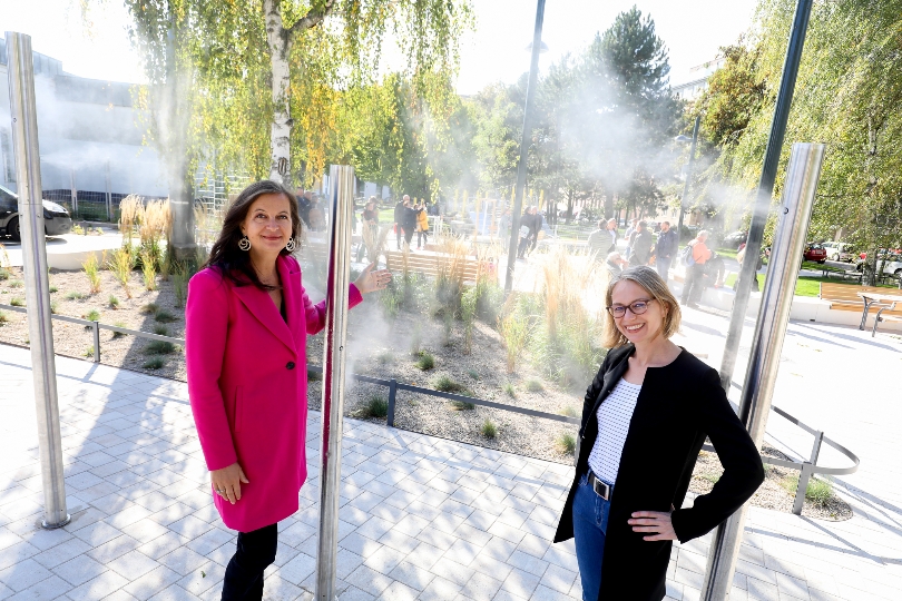 Umweltstadträtin Ulli Sima und Bezirksvorsteherin Michaela Schüchner eröffneten den neu gestalteten Ludwig-Zatzka-Park in Penzing.