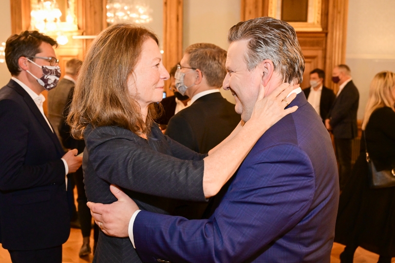 Wiens First Lady Irmtraud Rossgatterer freute sich mit Ehemann Bürgermeister Michael Ludwig über seinen Wahl-Erfolg.