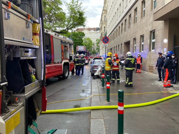 Berufsfeuerwehr Wien bei Großbrand in Landstraße