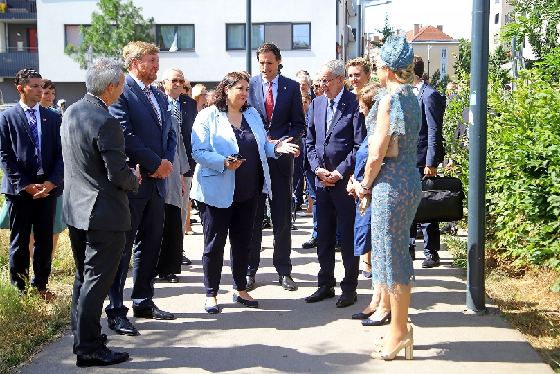 Auch das niederländische Königspaar Willem-Alexander und Maxima informierte sich im Sonnwendviertel bei Vizebürgermeisterin Kathrin Gaal über die Erkenntnisse der IBA.