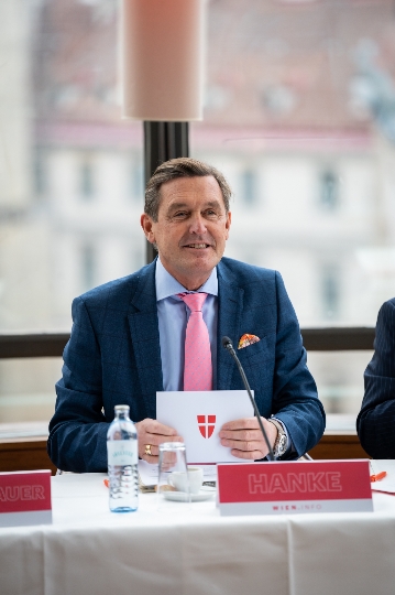 Wirtschaftsstadtrat und Präsident des Wien Tourismus Peter Hanke präsentiert die Tourismusbilanz 2022.
