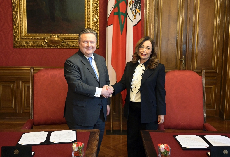 Heute Vormittag empfing Wiens Bürgermeister Michael Ludwig Asmaa Rhlalou, Bürgermeisterin der marokkanischen Hauptstadt Rabat, im Roten Salon des Wiener Rathauses.