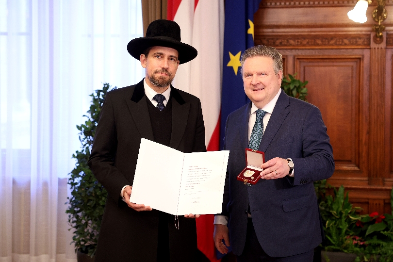 Bürgermeister Michael Ludwig mit Gemeinderabbiner Schlomo Hofmeister (li.)