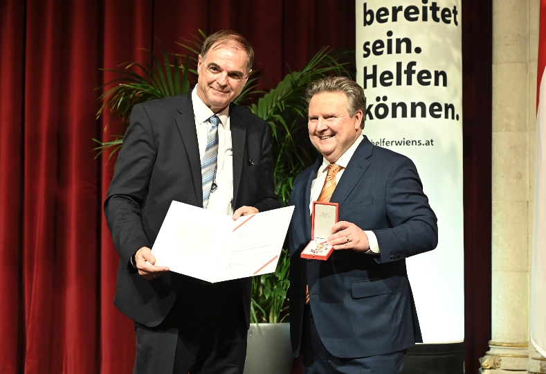 Wolfgang Kastel, Leiter der Helfer Wiens, mit Bürgermeister Michael Ludwig