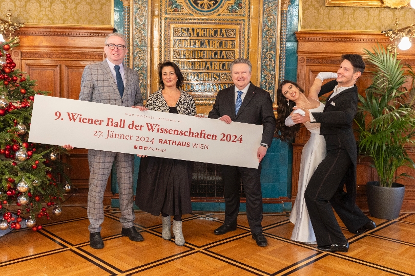 Ballorganisator Oliver Lehmann, Stadträtin Veronica Kaup-Hasler, Bürgermeister Dr. Michael Ludwig und ein Tanzpaar.