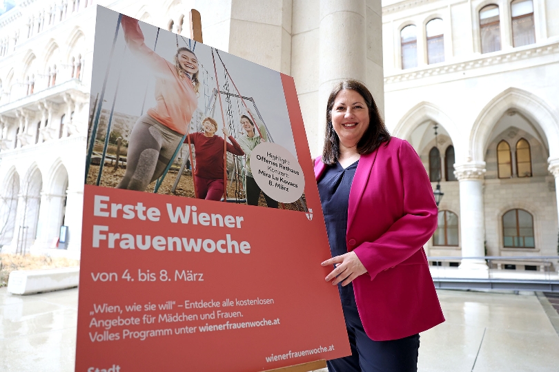 Fototermin zum "Kick-Off" für die Erste Wiener Frauenwoche, mit Frauenstadträtin Kathrin Gaál.